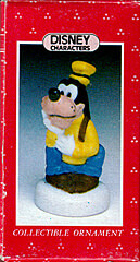 Goofy sitzend auf Sockel Weihnachtsbaumhänger (SCHMID) 4cm